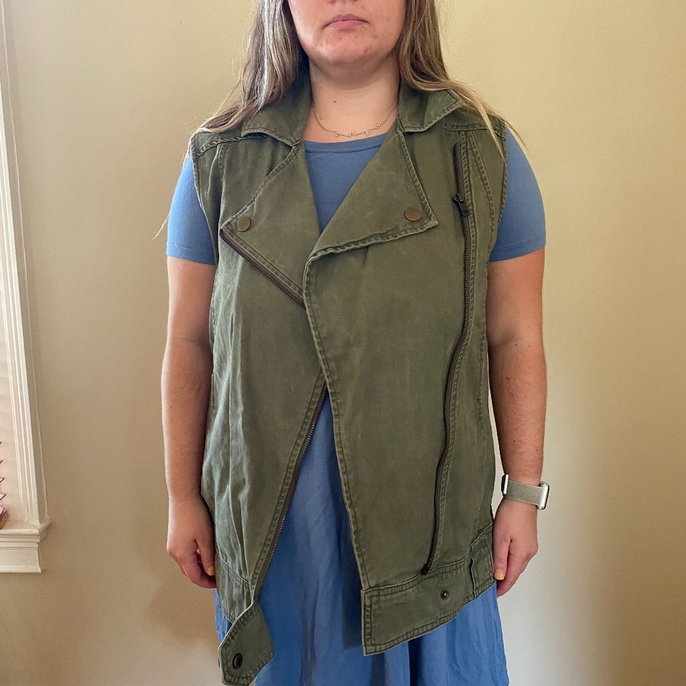 Oversized army green canvas zip-up vest